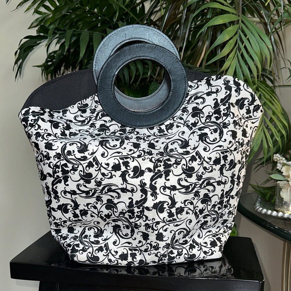 Cracker Barrel Elegant Black and White Tote